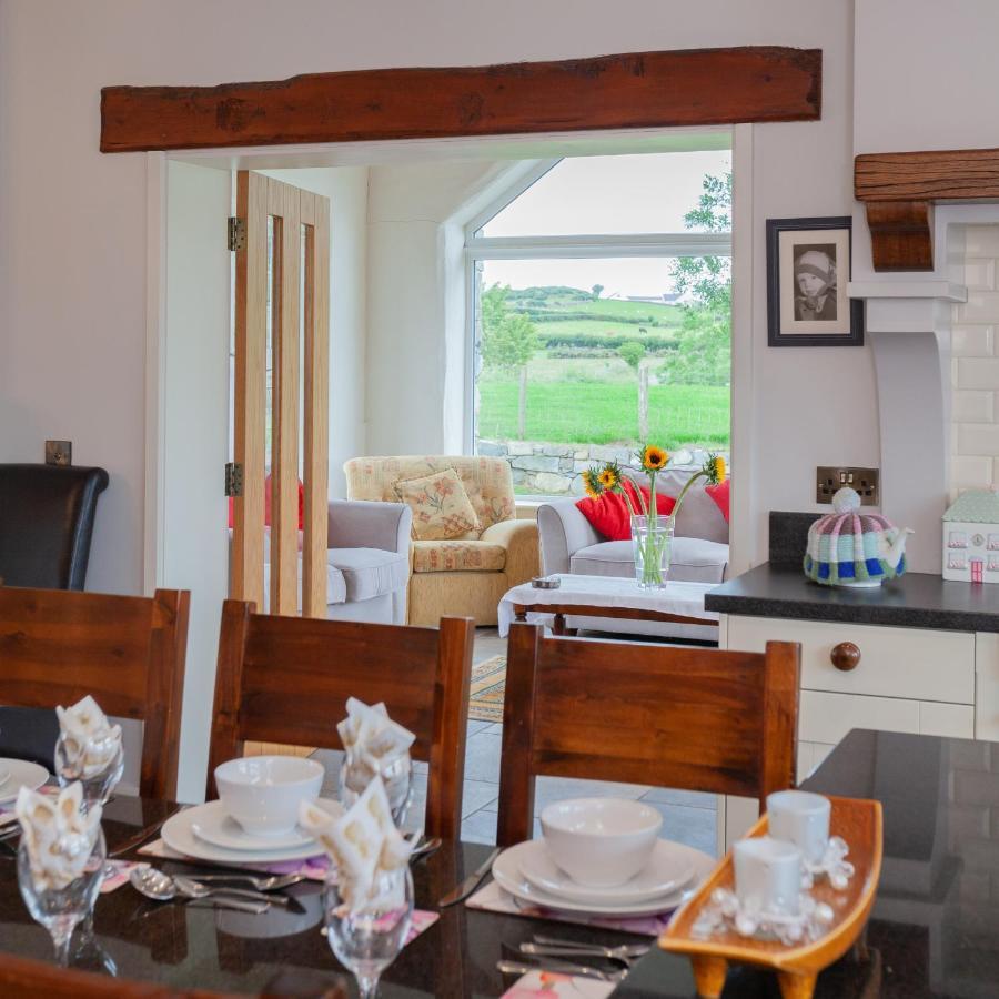 Beautiful Mountain Views & Private Hot Tub Villa Kilcoo ภายนอก รูปภาพ