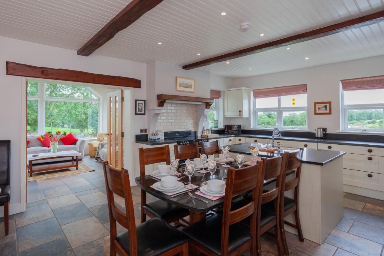 Beautiful Mountain Views & Private Hot Tub Villa Kilcoo ภายนอก รูปภาพ