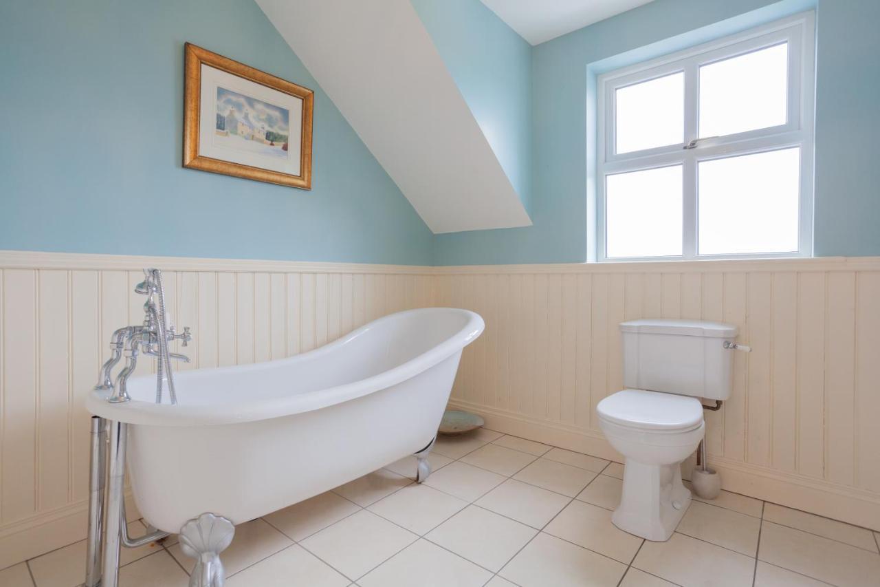 Beautiful Mountain Views & Private Hot Tub Villa Kilcoo ภายนอก รูปภาพ