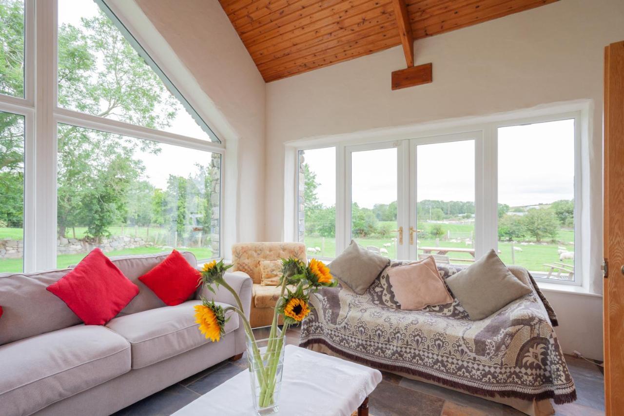 Beautiful Mountain Views & Private Hot Tub Villa Kilcoo ภายนอก รูปภาพ