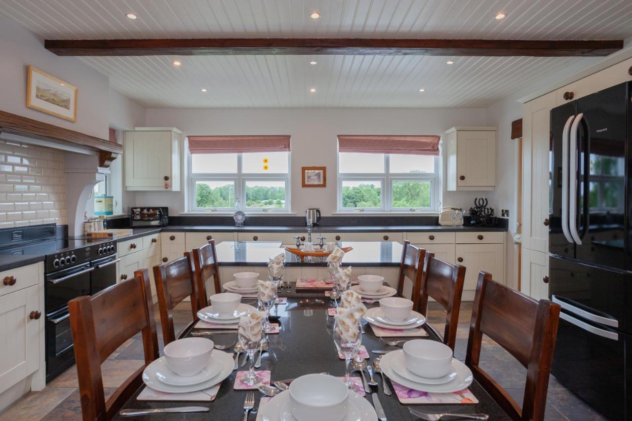 Beautiful Mountain Views & Private Hot Tub Villa Kilcoo ภายนอก รูปภาพ