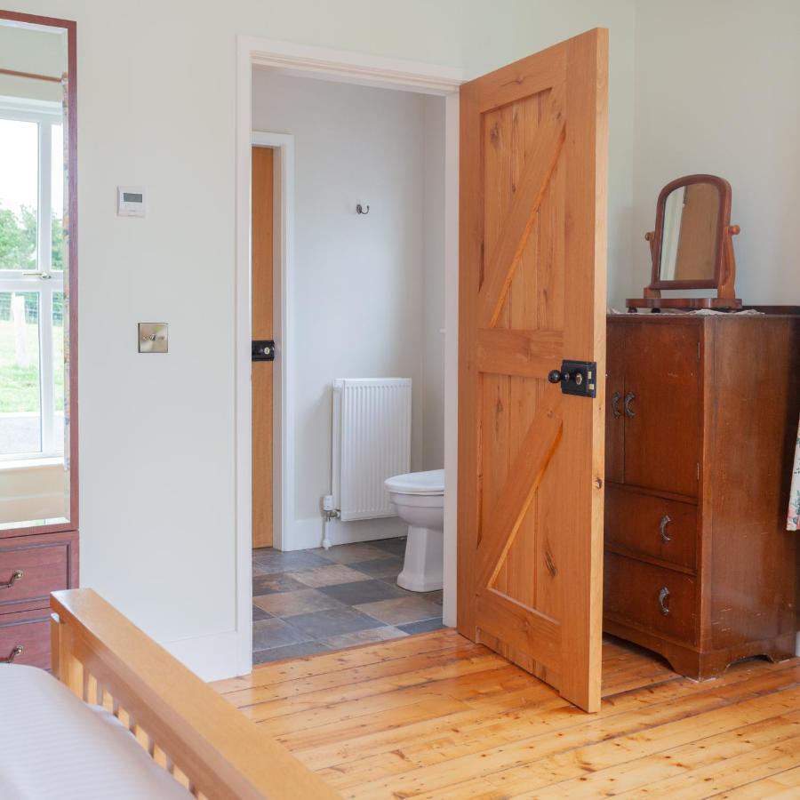 Beautiful Mountain Views & Private Hot Tub Villa Kilcoo ภายนอก รูปภาพ